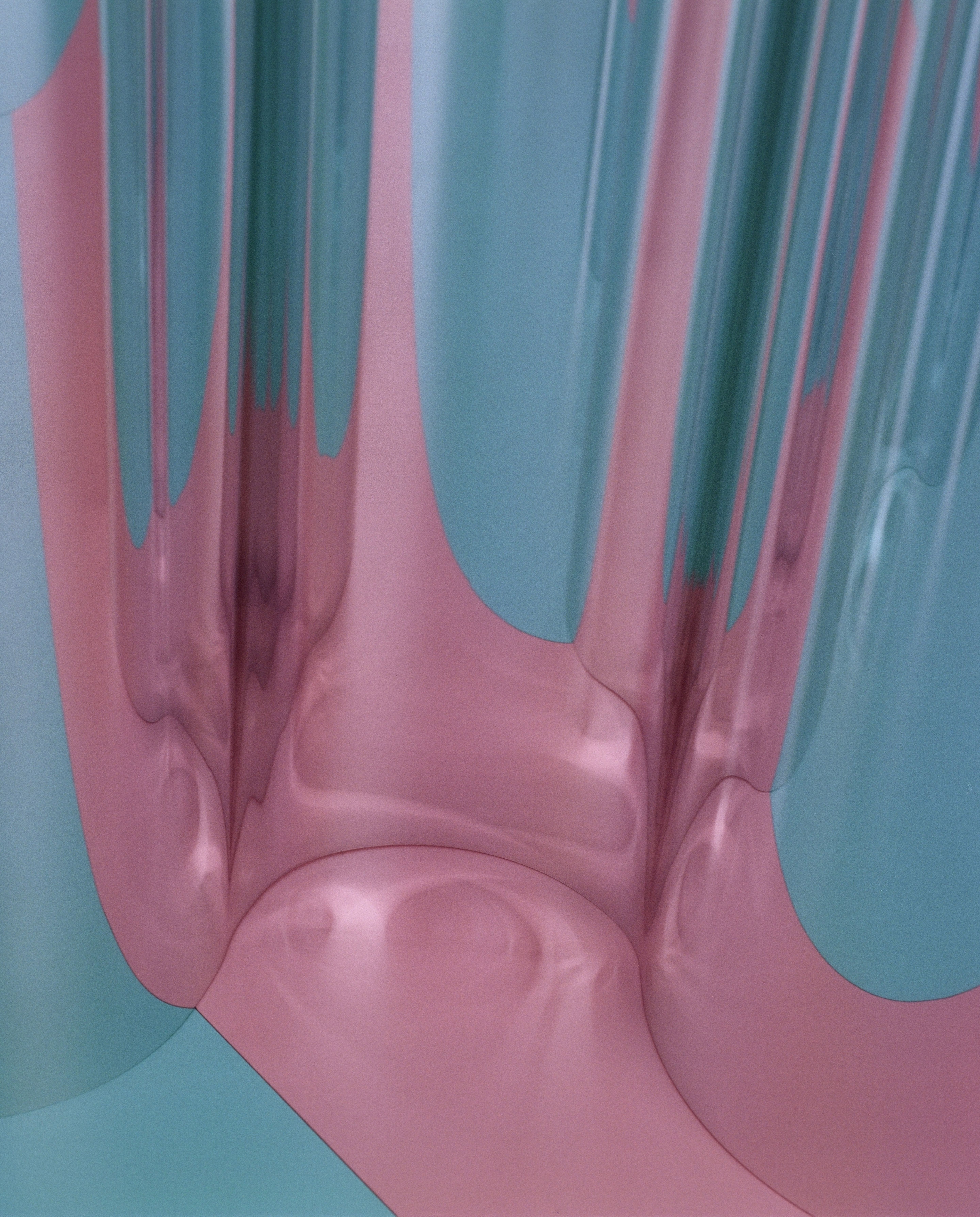 Surfaces métalliques brillantes bleues et roses avec des transitions fluides.