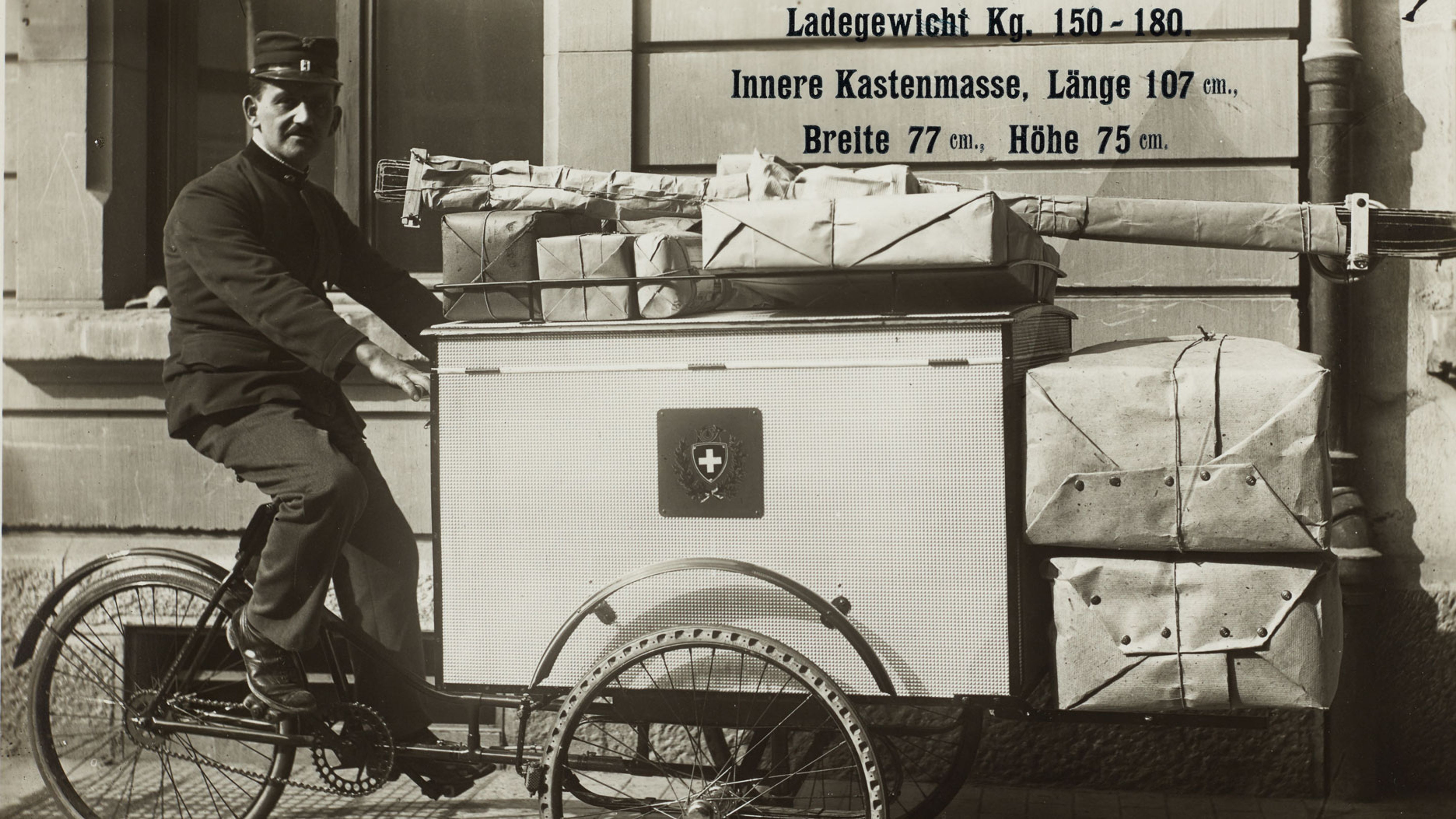 Mail carrier with fully loaded three-wheeler in Ittenthal, Canton of Aargau, 1923. Source: Museum of Communication