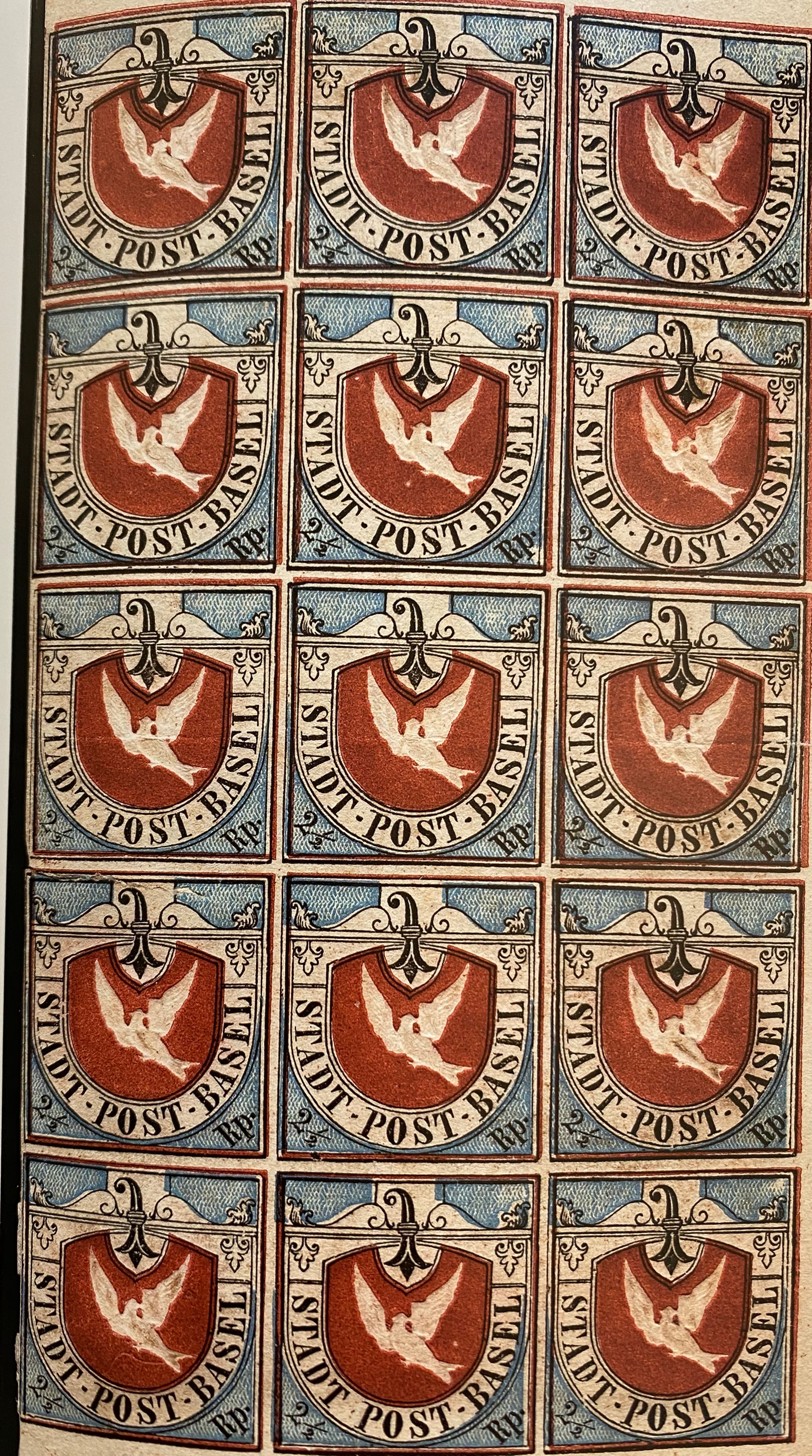 Bloc de 15 Colombe de Bâle. Valeur: plus d’un million de francs. Musée de la communication.