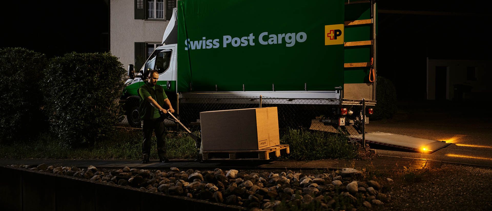 A driver from Swiss Post Cargo unloads spare parts that are delivered overnight directly to customers in agriculture and industry.