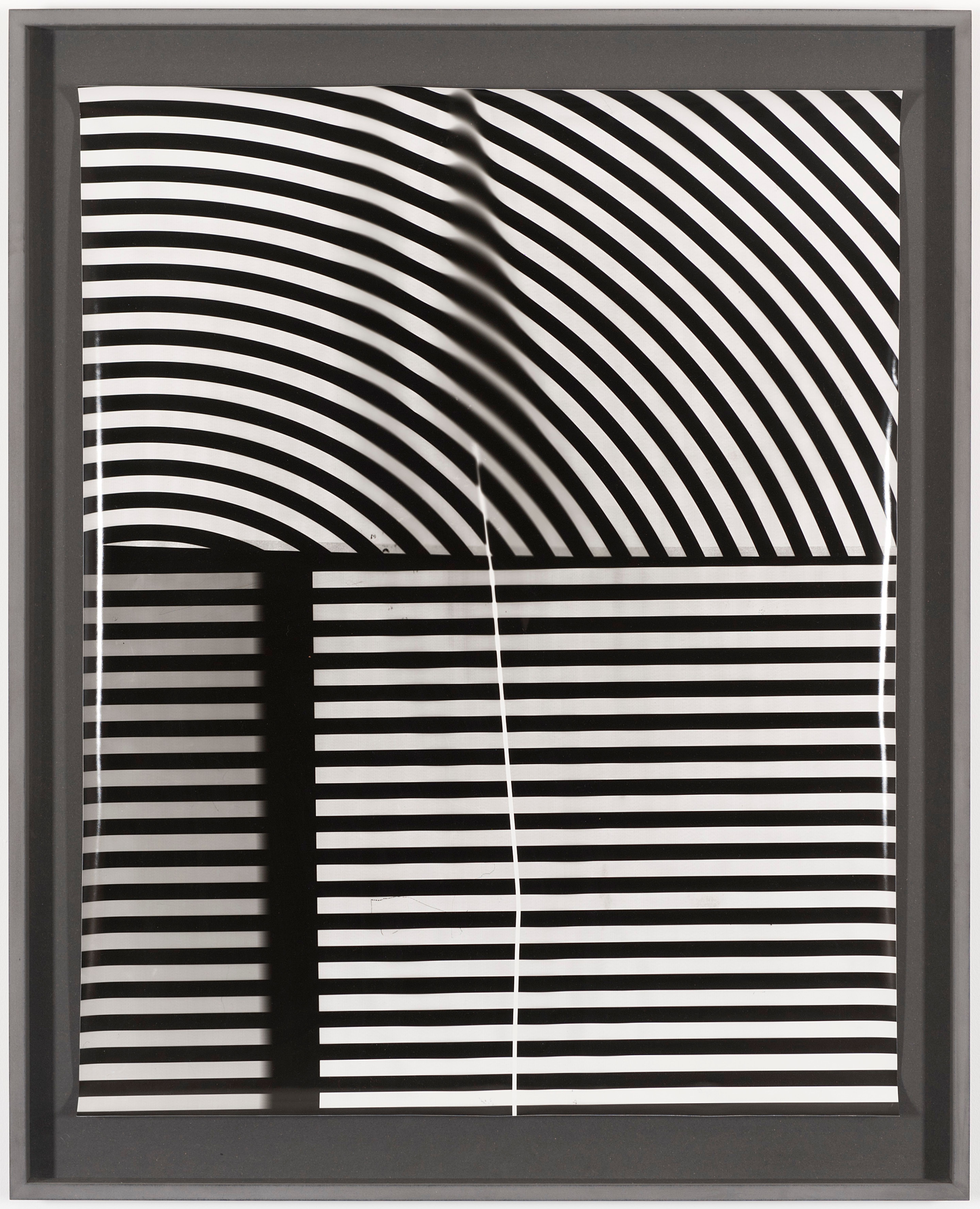 Opere d’arte con linee nere e bianche con motivi geometrici.