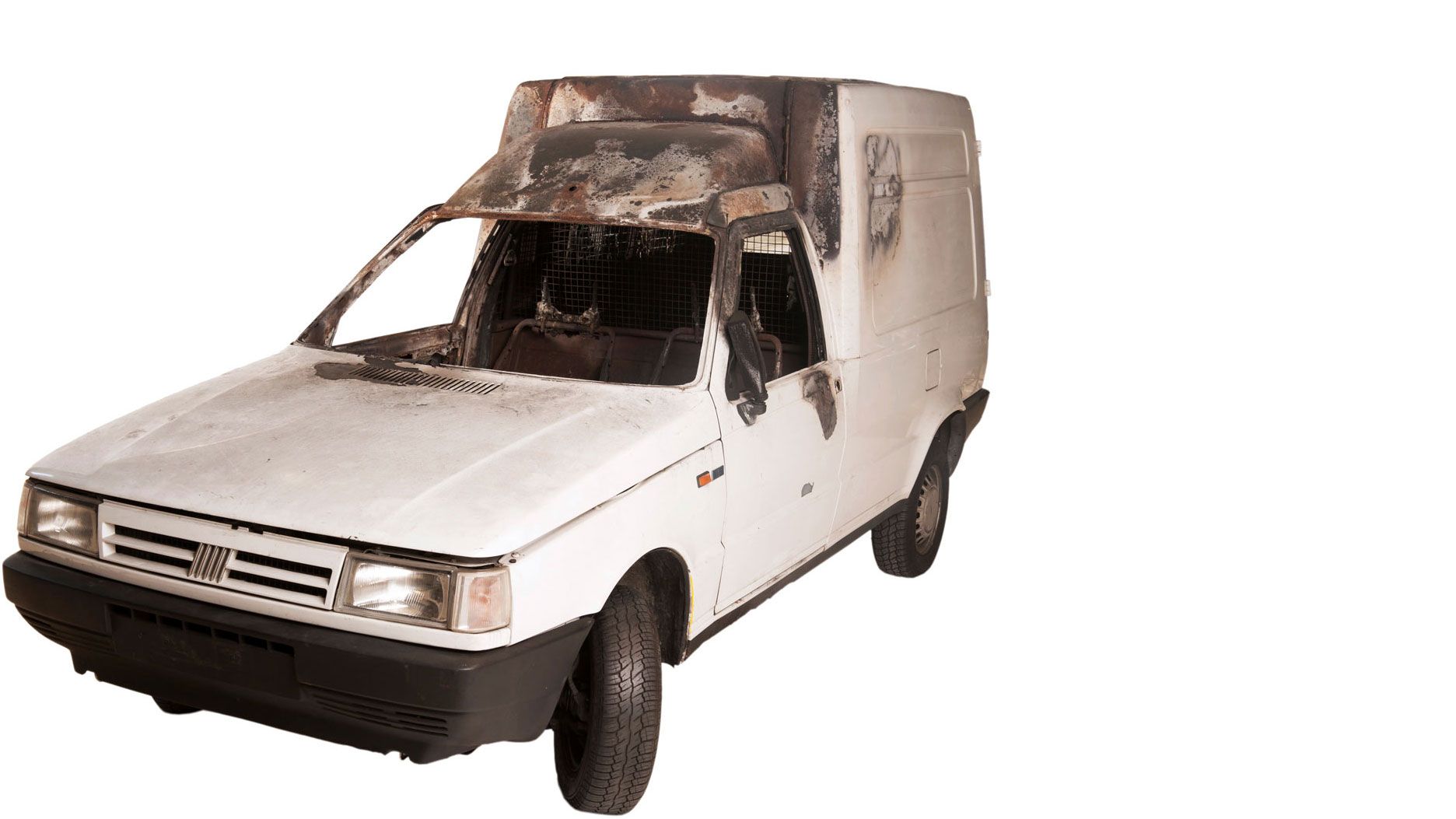 Teilweise verbrannter Lieferwagen Fiat Fiorino 1.6, Fluchtfahrzeug beim Fraumünster-Postraub. Quelle: Museum für Kommunikation